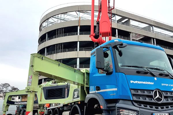 Camion pompe malaxeur avec bras de 42m